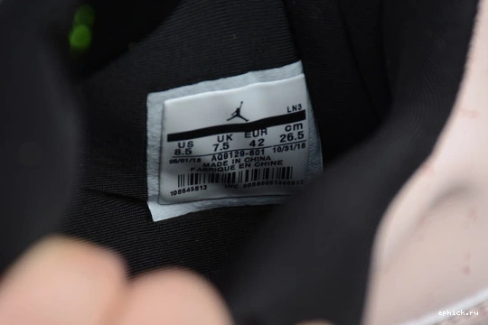 Rep EP AQ9129-601 Retro Splatter AIR Silt Jordan  4 AQ9129-601 Red 1225